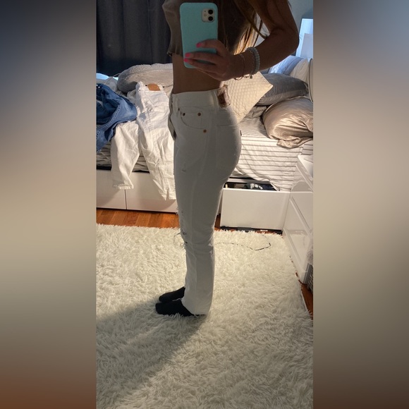 Levi’s 501 jean, in white. size small with rips - Picture 1 of 3